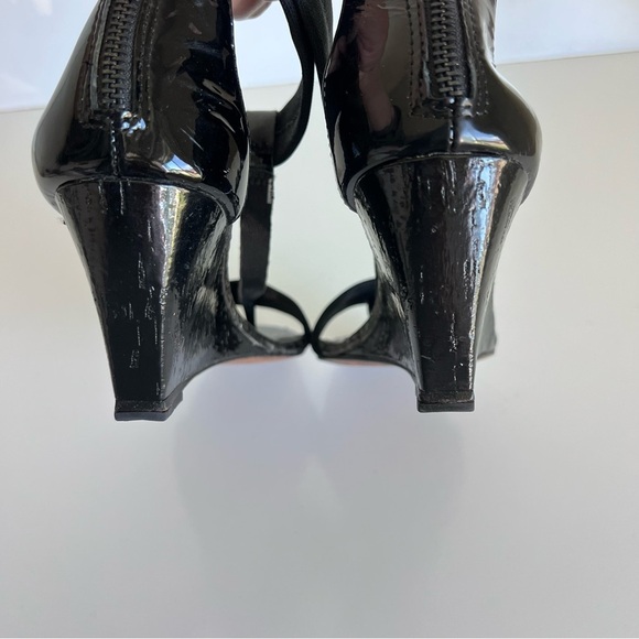 Donald J. Pliner Palo-sy Black Snake Skin T-Strap Sandal Wedge - Picture 4 of 9